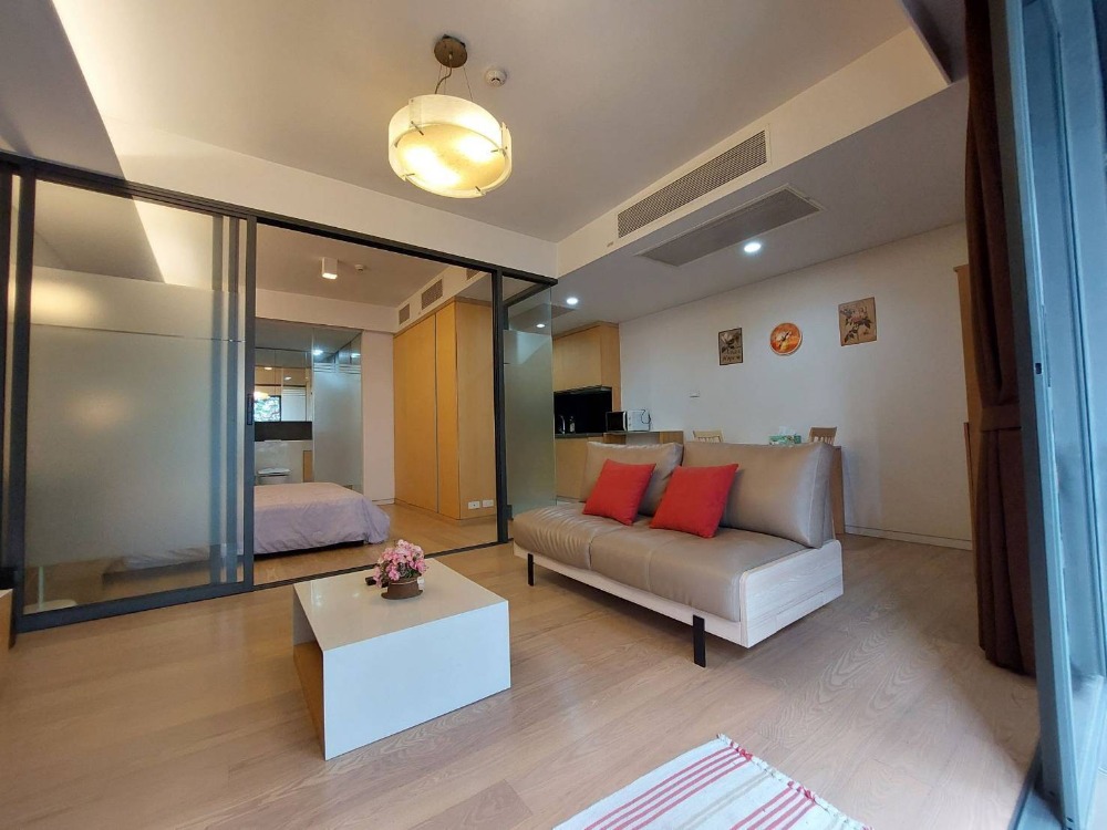 For RentCondoSukhumvit, Asoke, Thonglor : ★ Siamese exclusive 31 ★ 50 sq m., 4th floor (1 bedrooms, 1 bathrooms), ★ near BTS Phrom Phong ★ private elevator ★ near EmQuartier, Emporium ★ many amenities ★ Complete electrical appliances