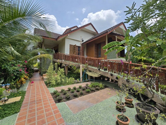 For SaleHouseSamut Songkhram : Land for sale with detached house, Baan Rim Klong, Tha Kha Subdistrict, Amphawa District, Samut Songkhram, 353.2 sq m, near Tha Kha Market. House with furniture You can move in immediately.