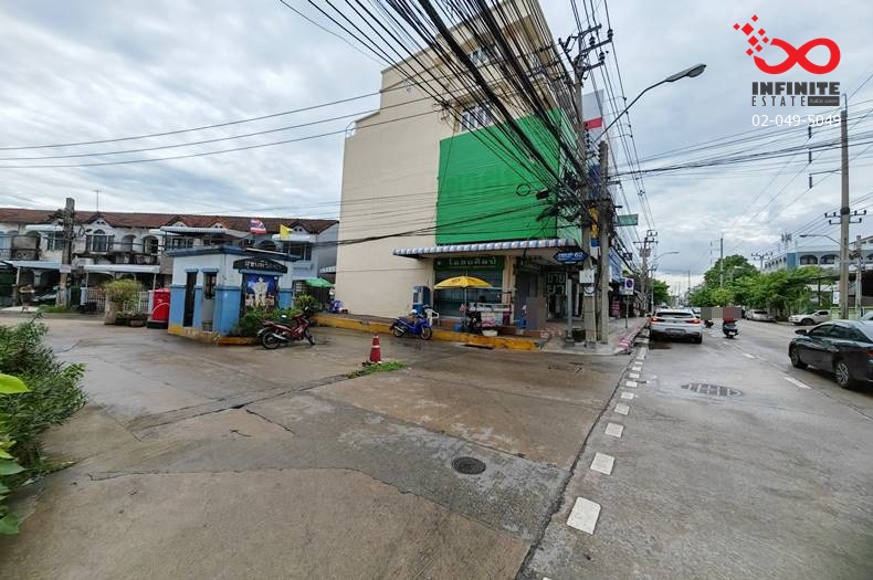 For SaleHouseKaset Nawamin,Ladplakao : Single-storey semi-detached house for sale, area 60 square meters, Suknatee Village. Soi Lat Pla Khao 62, Lat Pla Khao Road