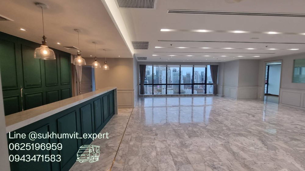 For RentOfficeSukhumvit, Asoke, Thonglor : Office for rent, BTS Asoke, 217 sq m, 27th floor, fully decorated. Can be used immediately, 630 baht/sq m. Price negotiable.