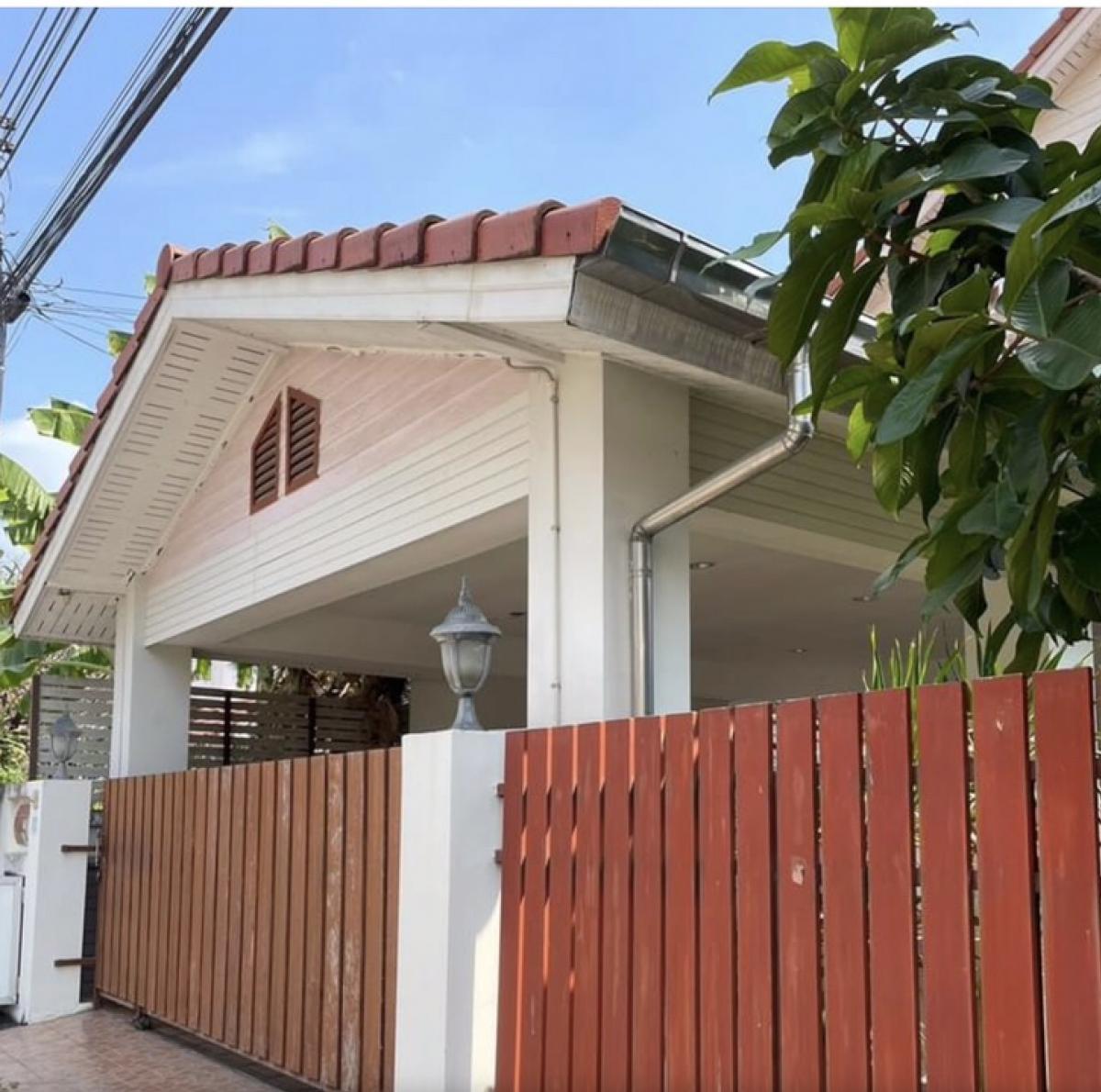 For SaleHouseMin Buri, Romklao : 2 storey detached house for sale, area 67 sq m, Kro Wongwong, Perfect Place, Ramkhamhaeng 164 Private Zone. Upstairs there are 3 bedrooms, 1 bathroom. Downstairs there are 2 bedrooms, 1 bathroom, adding a reception room on the side to make 1 multi-purpose