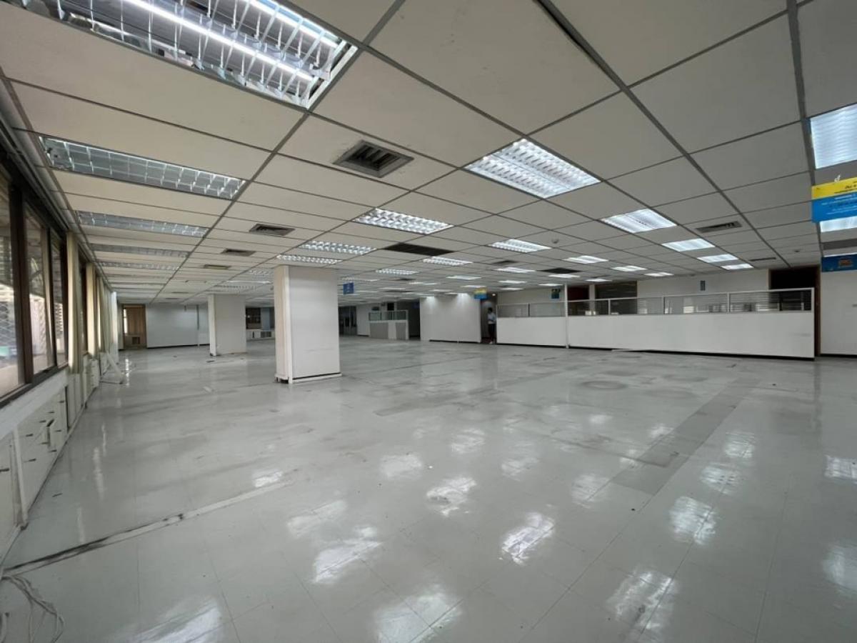 For RentOfficeSukhumvit, Asoke, Thonglor : For rent: Office, 10th floor, entire floor, size 720 square meters, very good location, near MRT, Sukhumvit Station, 350 meters.