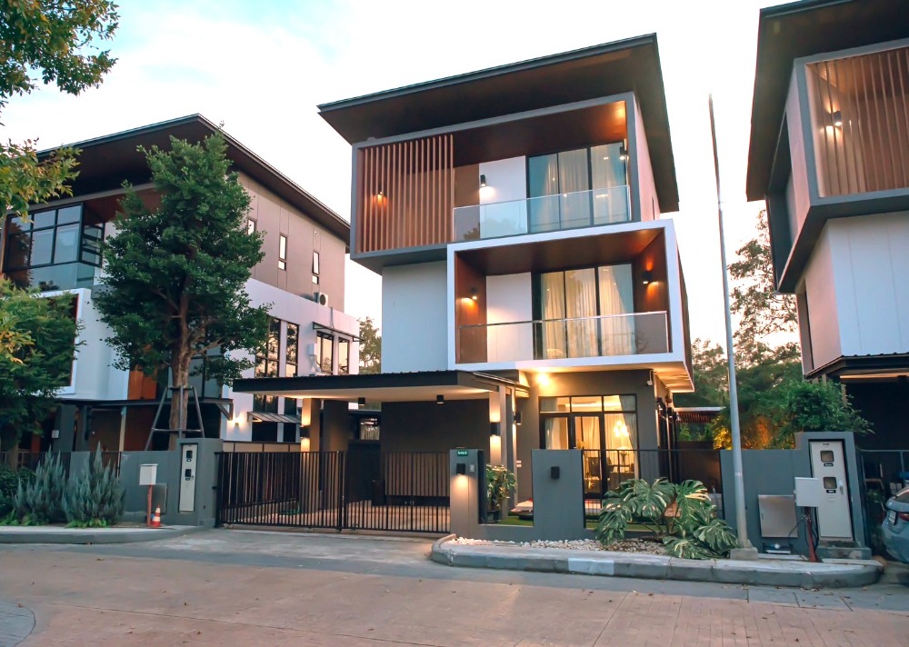 For SaleHouseChiang Mai : Akaluck Sansai, 3-story detached house, 52.35 sq wa, 3 bedrooms, 4 bathrooms, Modern Tropical style.