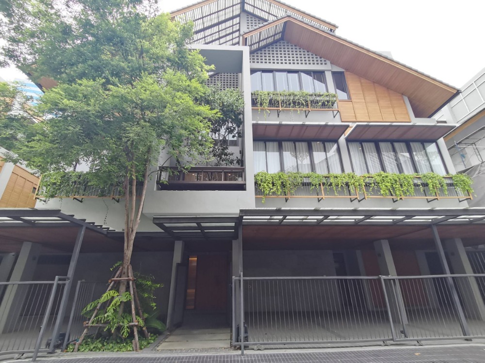 For SaleHouseSapankwai,Jatujak : ● Modern Tropical ● Single house 3 storey, 88.70 sq.w. 620 sq.m. | 5 Beds, 6 Parking | Baanbaan Vibhavadi 20 (บ้านบ้าน วิภาวดี 20) | Near Central Ladprao 8 mins., MRT Ladprao 6 mins.