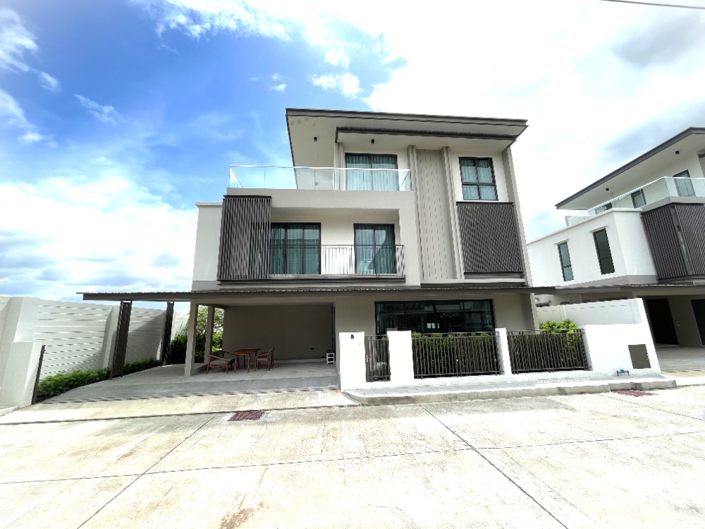 For SaleHouseLadkrabang, Suwannaphum Airport : Detached House for sales at AQ Arbor Suanluang Rama9 Pattanakarn, new house fully furnished, Soi Chalermphrakiet 48 , corner unit