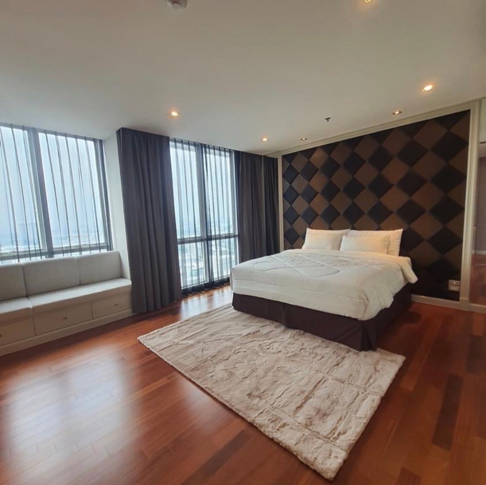 For RentCondoPattanakan, Srinakarin : FWR109 Condo for Rent The Four Wings Residence Srinakarin 26th floor, city view 300 sq.m. 3 Bed 4 Bath 130,000 Baht  064-959-8900