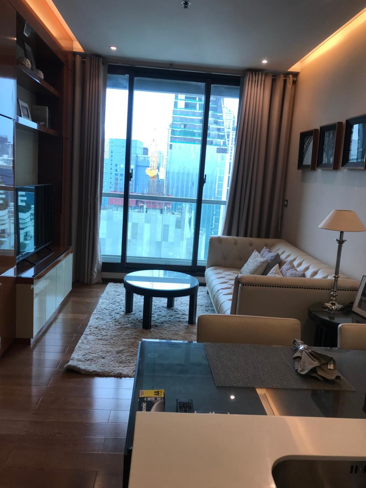 For RentCondoSukhumvit, Asoke, Thonglor : The Address Sukhumvit 28 | 1 bedroom for rent. Room condition is still new, convenient location, close to department stores and Phrom Phong BTS.