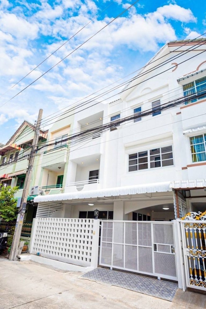 For SaleTownhouseYothinpattana,CDC : CB014😍 For SELL Townhouse for sale, 3 floors, 4 bedrooms, near Huamum Market, Pradit Manutham, house area: 21.50 sq m, usable area: 258.00 sq m, for sale: 3,990,000฿📞 O92-8676473,O65-9423251✅LineID:@newnormal