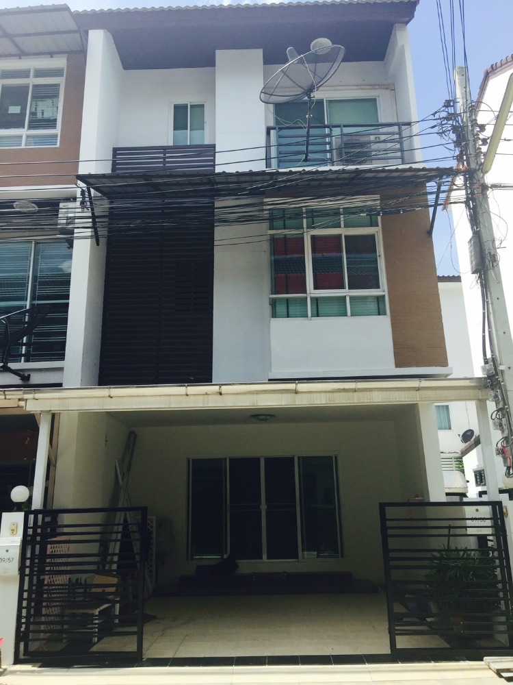 For RentTownhouseChaengwatana, Muangthong : For rent, The Roof Chaengwattana, corner unit.