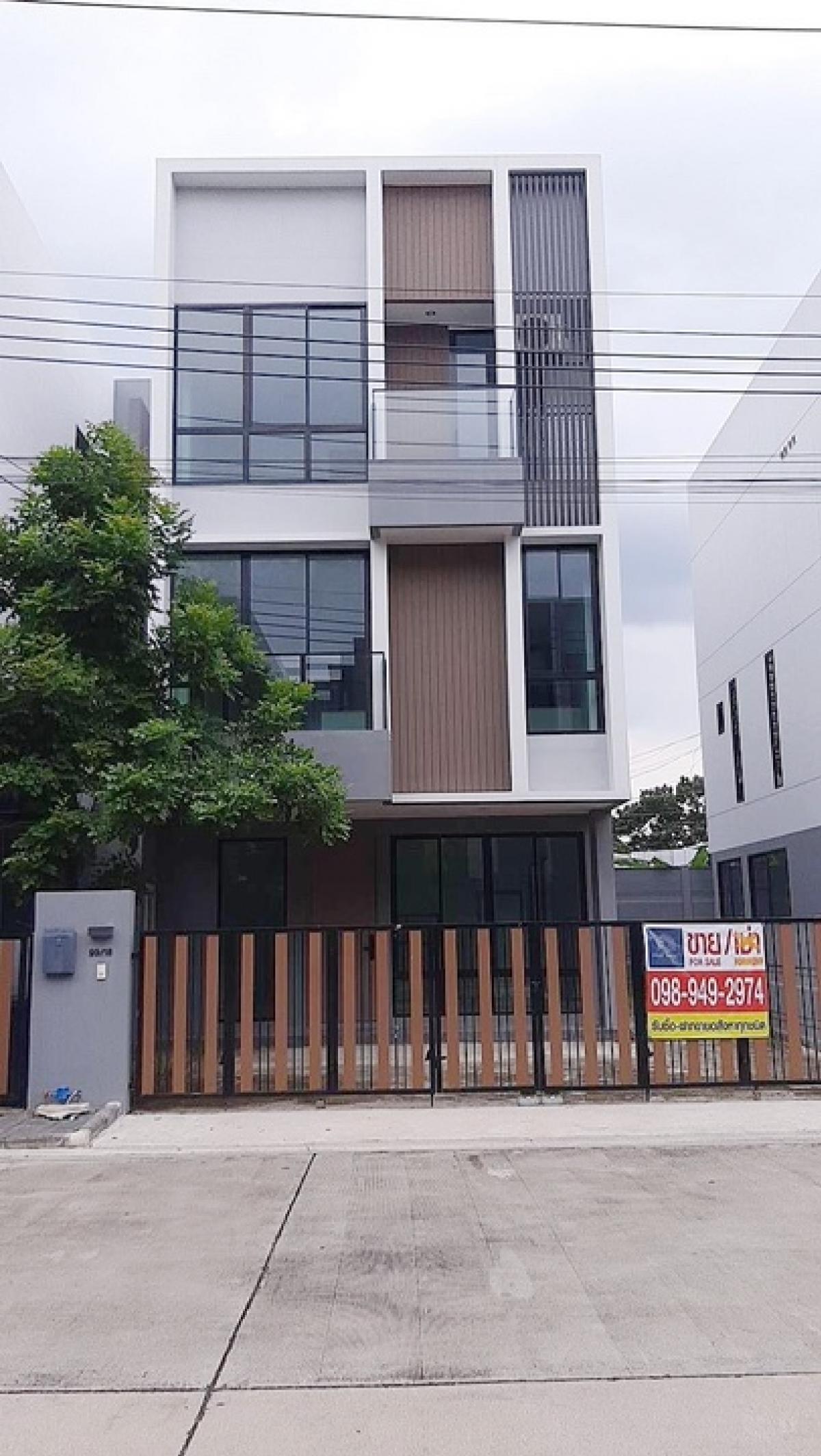 For SaleTownhouseVipawadee, Don Mueang, Lak Si : Home office for sale, New Connex House, Don Mueang, very cheap