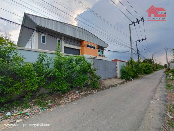 For RentWarehouseLadprao101, Happy Land, The Mall Bang Kapi : Factory/warehouse building for rent, area 1 rai, area 500 sq m, 3 phase electricity, separate male and female bathrooms. Lat Phrao Road 101, Bang Kapi District, rental price 100,000 baht/mo.