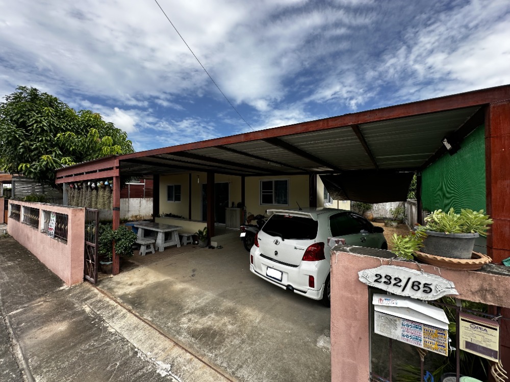 For SaleHouseRayong : Single-storey detached house for sale In the Pin Charoen project, Nikhom Phatthana, Rayong Province, next to main road 3375, very good location, price not more than 2 million.