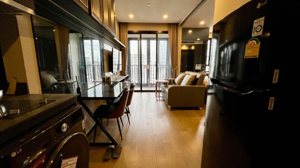 For RentCondoSukhumvit, Asoke, Thonglor : Condo for rent, Ashton Asoke, next to BTS Asoke, ready to move in, 1Bed, 1Bath, 23rd floor, rent only 27,000 baht PC00008