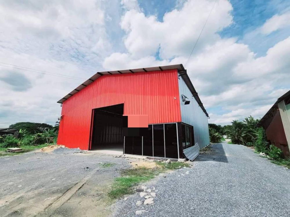 For RentWarehousePhutthamonthon, Salaya : Warehouse for rent, area 600 sq m. Trailer trucks can easily enter and exit, good location, on the main road Boromratchonnanee