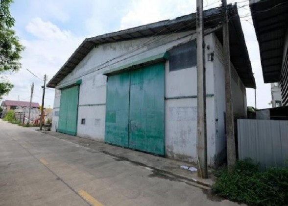 For RentWarehouseVipawadee, Don Mueang, Lak Si : Call 081-632-0632 Warehouse for rent with office, Soi Khlong Si 6, Khlong Luang, near the motorway, area 700 square meters / short-van trailer trucks can enter and exit.