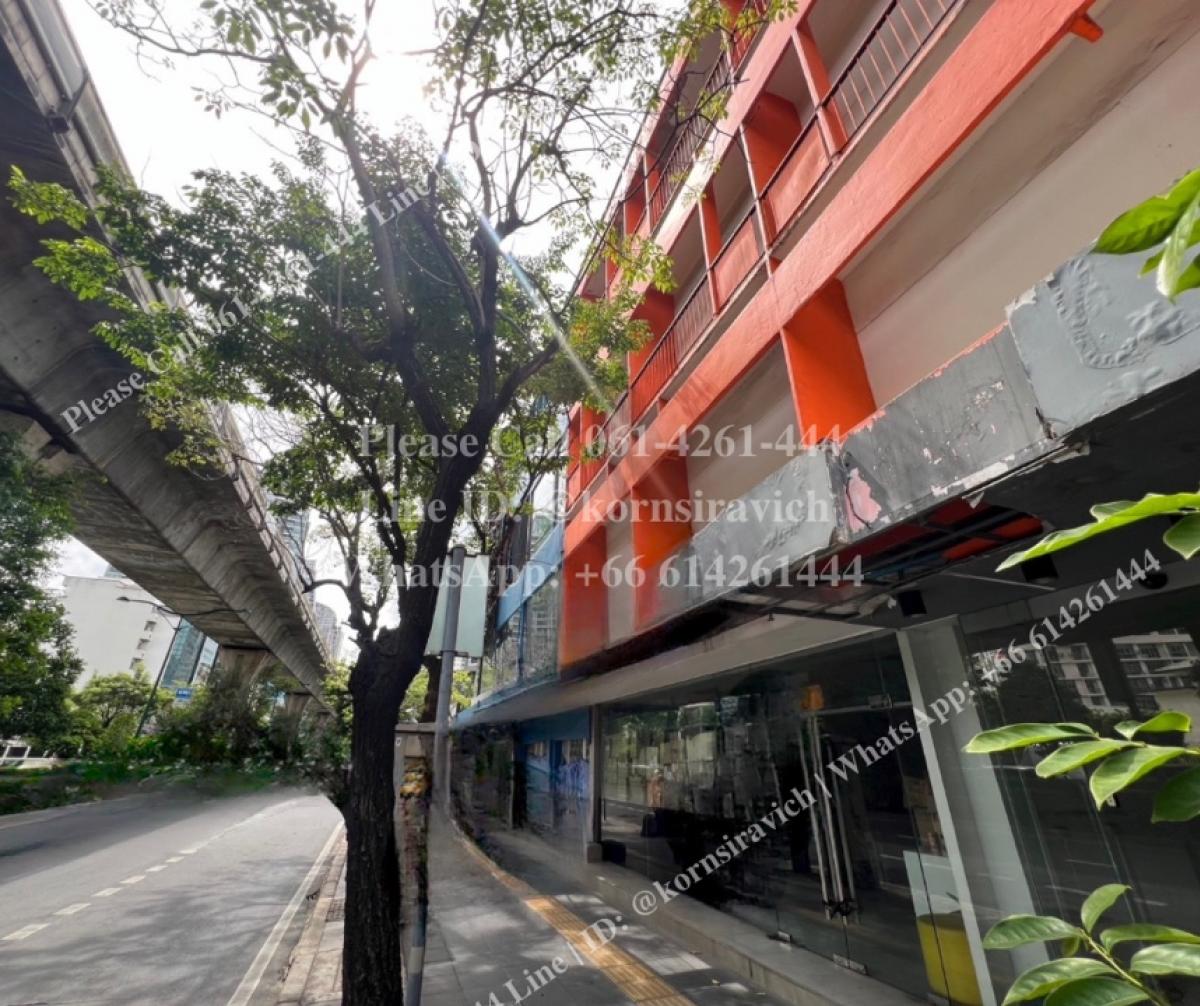 For RentShophouseSukhumvit, Asoke, Thonglor : Commercial building for rent, 2 units, 4 floors @Phrom Phong - Thonglor, Bangkok. Shared parking for 10-15 cars. For: clinics, health wellness, spas, health massage shops, product showrooms, furniture and decorations. Home, Cafe, Restaurant