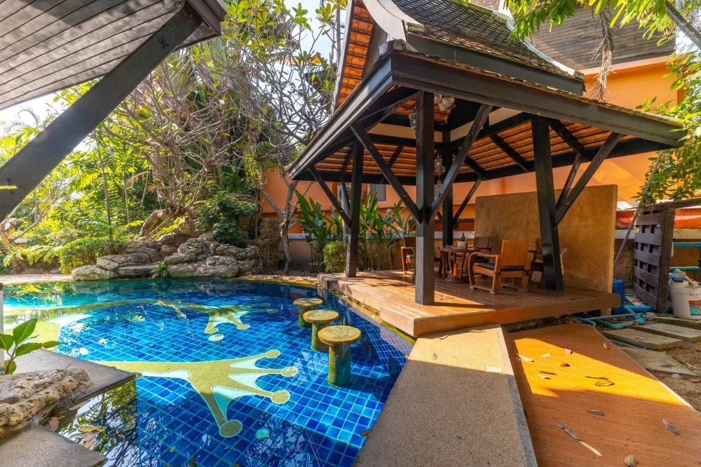 ขายบ้านพัทยา บางแสน ชลบุรี สัตหีบ : บ้านดาราวดี Pool Villa Bali Style  ใกล้หาดนาจอมเทียน 2 นาทีถึงทะเล