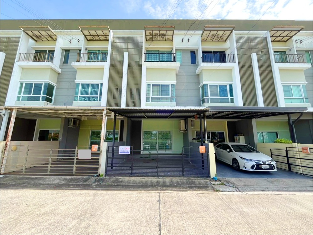 For SaleTownhouseMin Buri, Romklao : Nalin Avenue Ramkhamhaeng Home Office Home office / residence next to the Orange Line BTS.