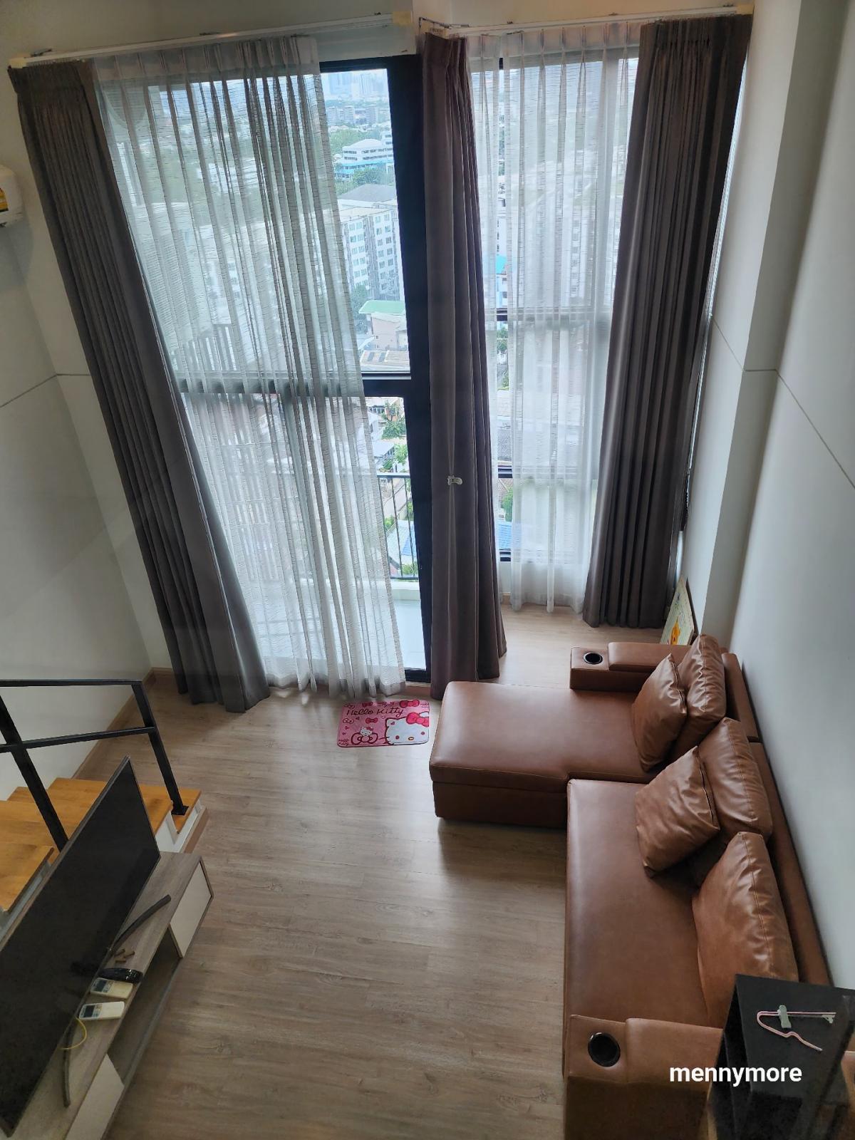 For RentCondoRattanathibet, Sanambinna : Knightsbridge Duplex Tiwanon near MRT Ministry of Public Health only 30 meters, beautiful room, partitioned upper floor, new sofa, complete furniture, complete electrical appliances, make an appointment to view and reserve in advance. Duplex rooms here go