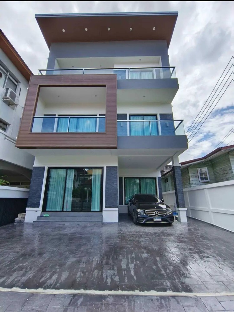 For RentHouseSukhumvit, Asoke, Thonglor : For sale and rent, 3-story detached house, Sukhumvit 65 (Ekkamai), near Sukhumvit Road, about 500 meters, near BTS Ekkamai.