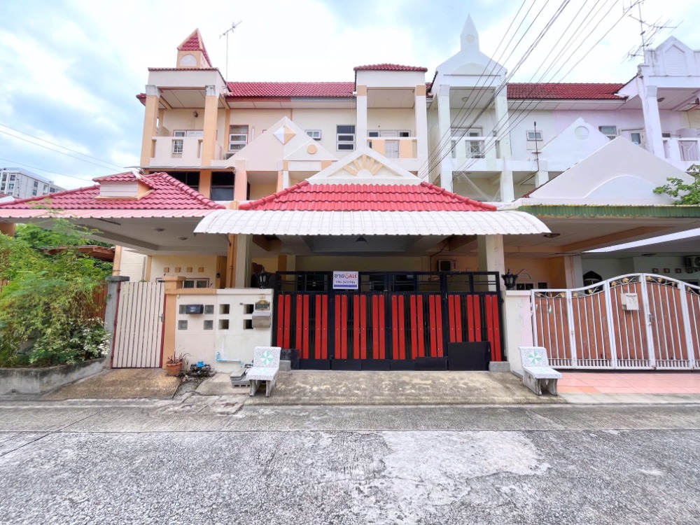 For SaleTownhouseNawamin, Ramindra : Renovated 3-story Townhome Sarasinee Place Phahonyothin near BTS Sai Yut.