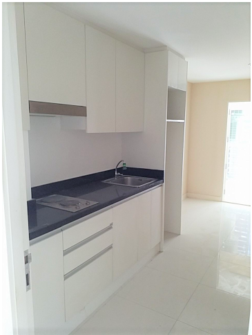 For SaleCondoBangna, Bearing, Lasalle : Condo for sale in Nonsi, near BTS Bearing, free transfer, selling cheaper than appraised price.