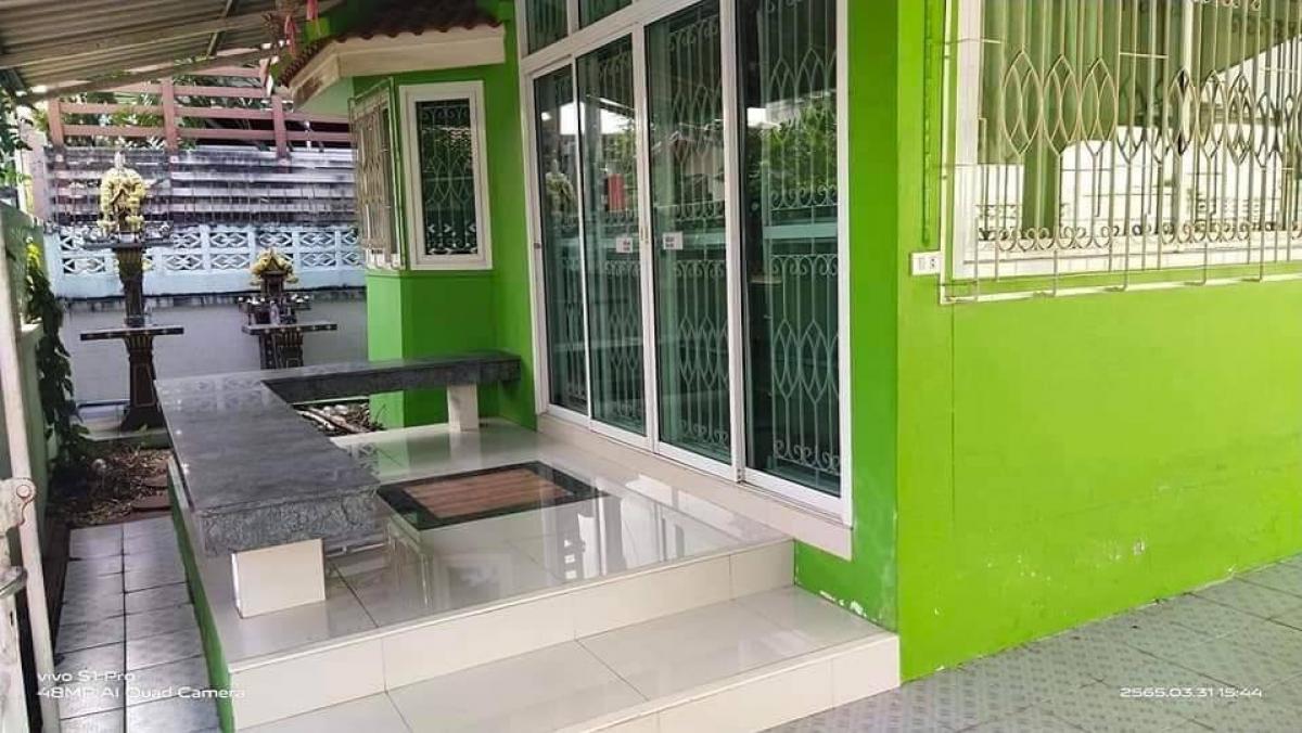 For SaleHouseVipawadee, Don Mueang, Lak Si : Pipornphong Village, Vibhavadi 41, single story townhome, very large area, 2 bedrooms, 1 bathroom, 1 parking space.