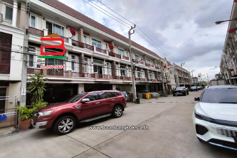 For SaleTownhouseYothinpattana,CDC : Townhome, Premium Place 3 project, Ekkamai-Ramintra, area 22 sq m, near the market along Ramintra Expressway. Nuanchan Subdistrict, Bueng Kum District, Bangkok