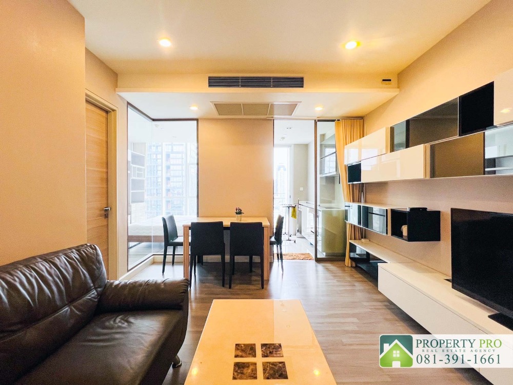 For RentCondoSathorn, Narathiwat : KT24R-003 Condo for Rent The Room Sathorn Pan road, 1 bedroom 47 Sqm Beautiful view Fully-Furnished Near BTS Surasak Bangkok Christian College Saint Louis Hospital Silom Bang Rak Surawong Sirat Expressway