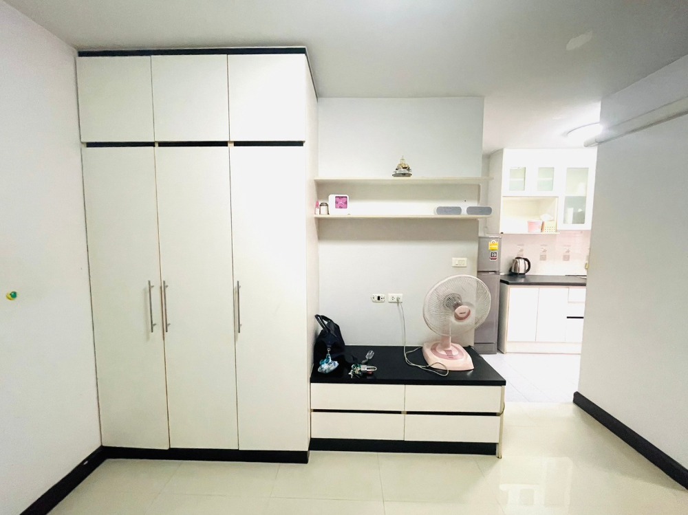 For SaleCondoPathum Thani,Rangsit, Thammasat : Condo for sale, The Cache Lam Luk Ka Khlong 2, area 28.76 sq m., 5th floor, Building A3, east side, complete with built-in furniture, ready to move in, near Khu Khot BTS station. Price less than a million