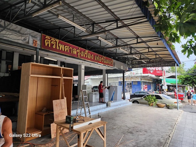 For SaleShophouseKaset Nawamin,Ladplakao : Commercial building for sale, 4 floors, 3 units, area size 57 sq m., next to Nawamin Road 40, at the mouth of the alley, behind the corner, near The Mall Bangkapi and Inthrarak BTS Station, district. Bueng Kum, Bangkok Province