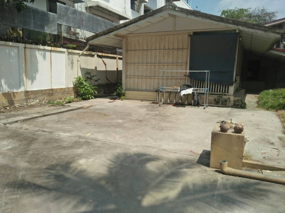 For SaleLandOnnut, Udomsuk : Land for sale with buildings, Sukhumvit 69 - Sukhumvit 71