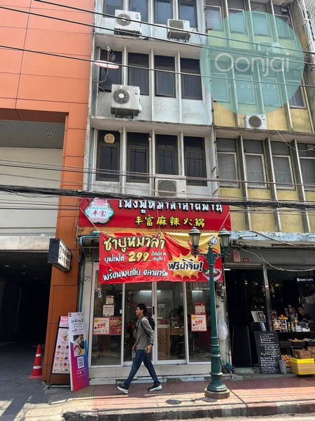 For SaleShophouseSilom, Saladaeng, Bangrak : Shabu Mala shop for rent with equipment The shop is in Soi Saladaeng, 1 room, area 58 sq m, 6-story building, with bathrooms on every floor - OJ_0001_FF