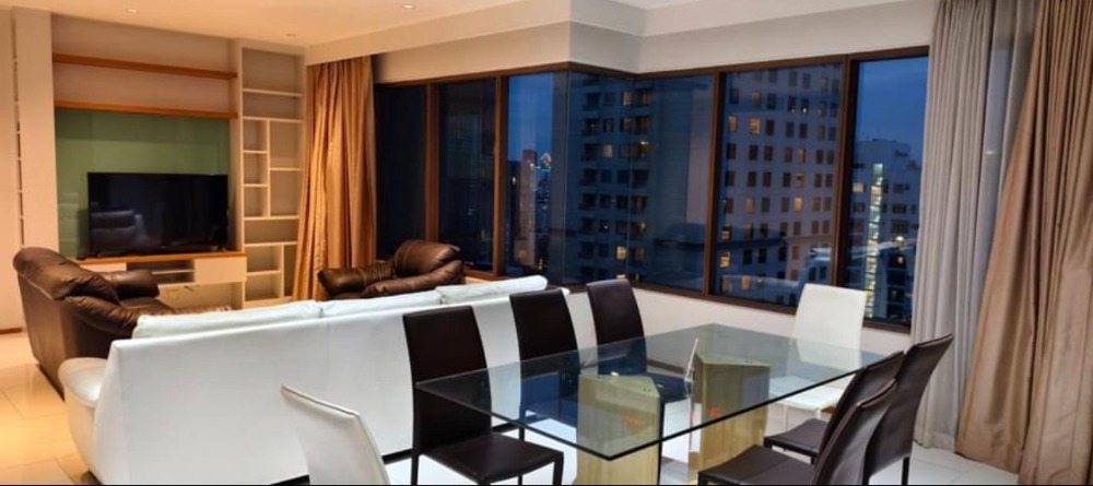 For RentCondoSukhumvit, Asoke, Thonglor : ♦ Rare Unit ♦ 30+ Floor 161.87 sq.m. | 3 Bedrooms, 2 Fix parking | Near BTS Phrom Phong 4 mins., MRT Queen Sirikit National Convention Center 4 mins., K Village 4 mins.