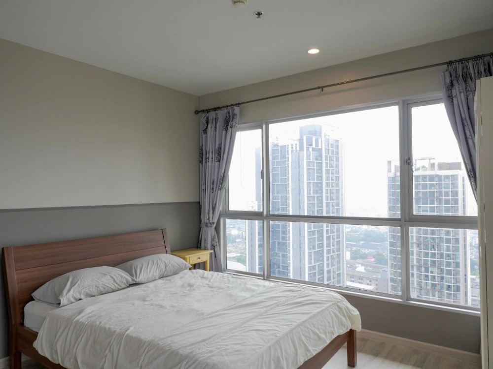 For SaleCondoWongwianyai, Charoennakor : Property code BH0242 Hive Sathorn, room size 48.52 sq m, 1 bedroom, 1 bathroom, 25th floor.