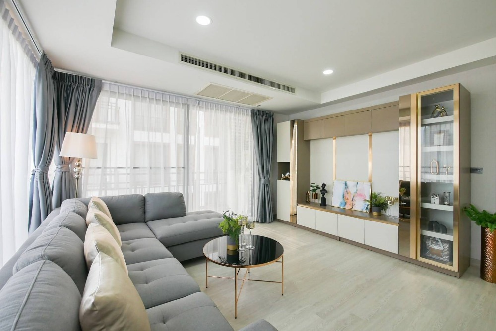 For SaleCondoRatchadapisek, Huaikwang, Suttisan : Resort style condo in the middle of the city, corner room