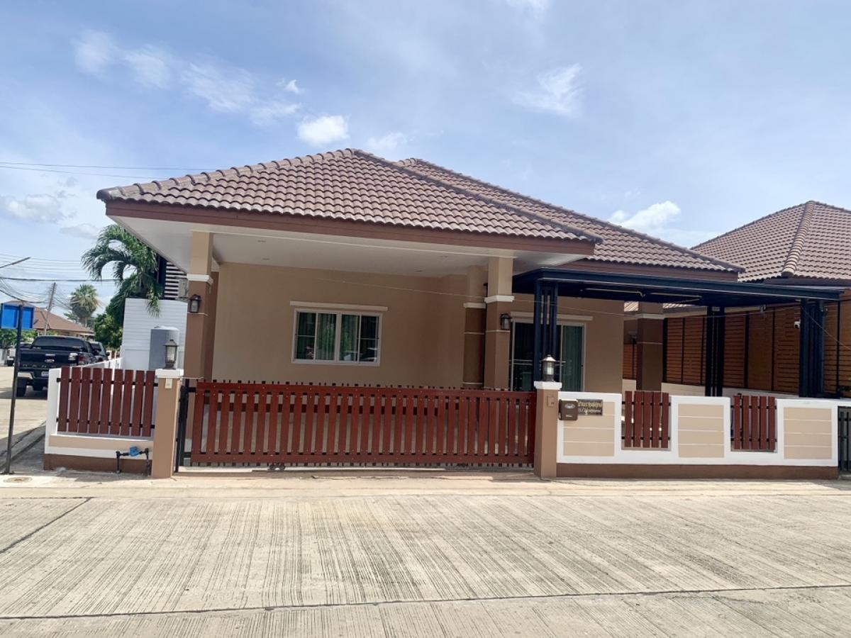 For SaleHouseKhon Kaen : Urgent sale, one-story detached house, 3 bedrooms, 2 bathrooms, 53.10 sq m, beautiful built-ins, good location in Khon Kaen city. Conveniently travel in and out in many ways.