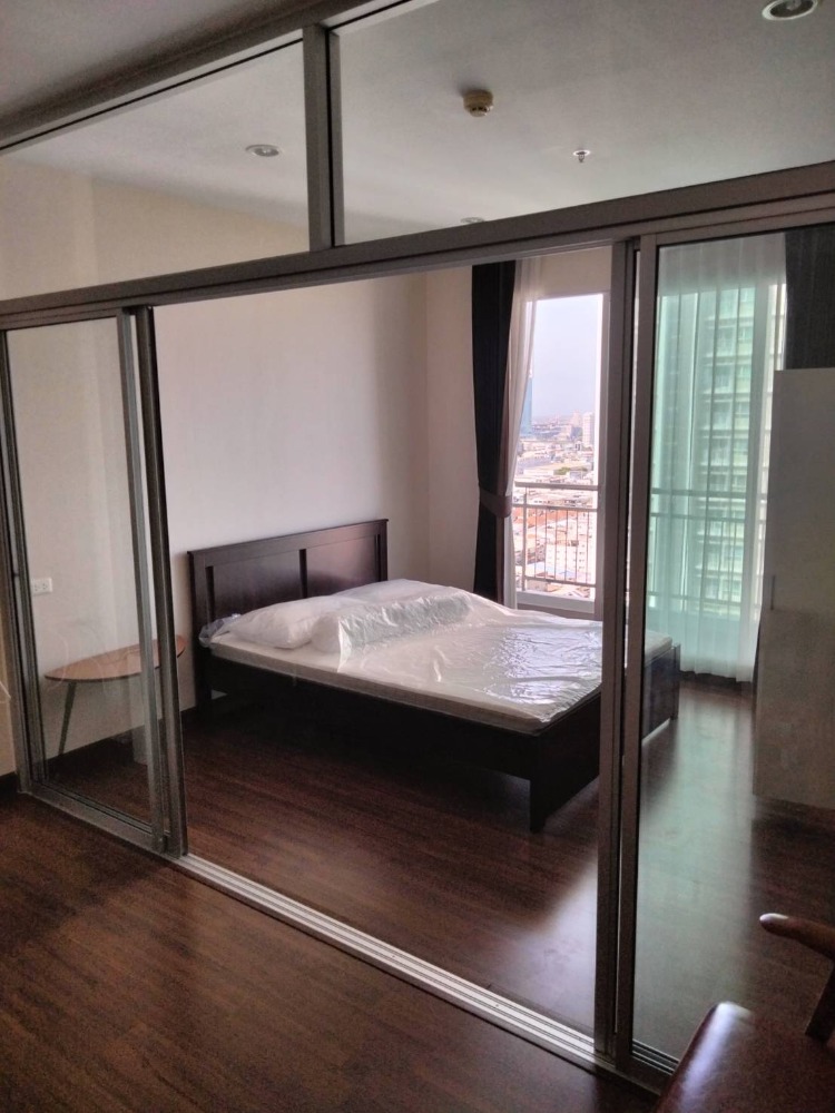 For RentCondoSathorn, Narathiwat : Studio room for rent, 22nd floor, Supalai Lite Sathorn-Charoenrat. View of the suspension bridge - Asiatique