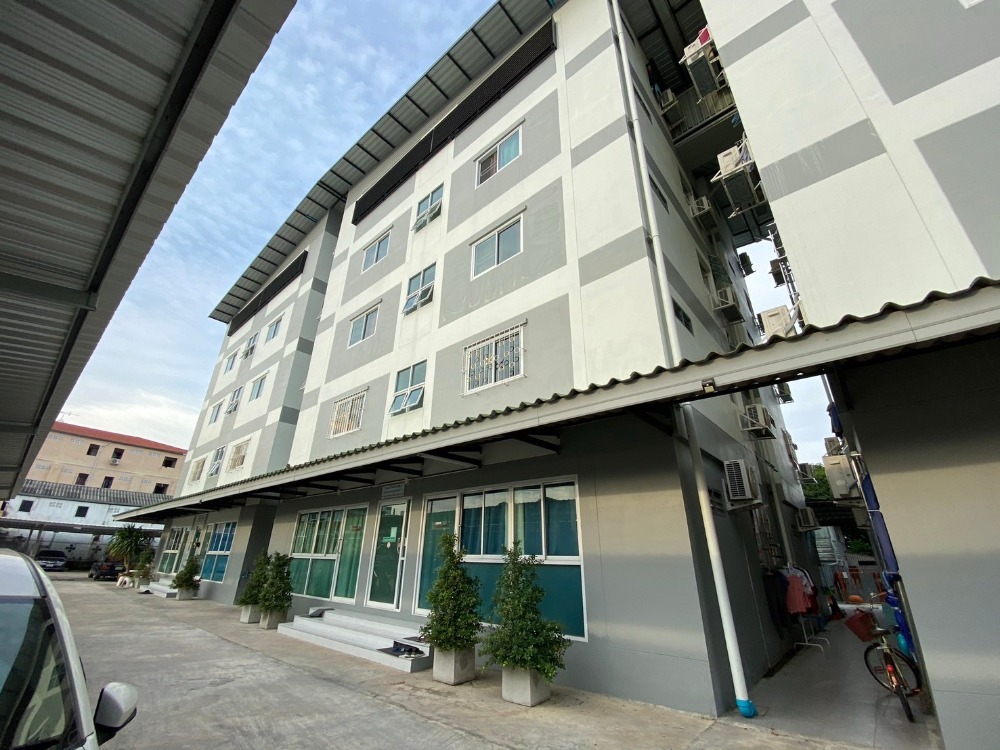 For SaleHotel&Apartment BusinessPinklao, Charansanitwong : The location is hard to find!! Land for sale with apartment, size 242.8 sq m, 3 buildings and 1 house, near Makro Charansanitwong and MRT line, special price!!