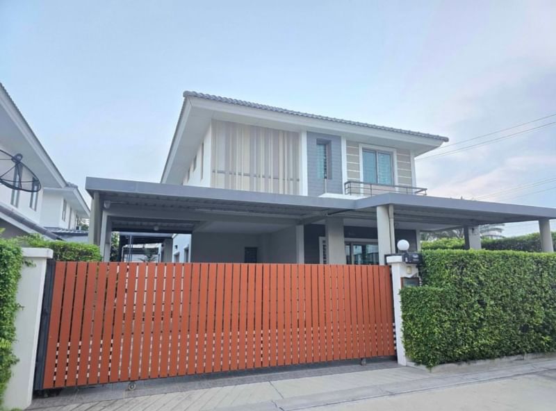 For SaleHouseSriracha Laem Chabang Ban Bueng : Single-detached house in Bowin 2-story detached house for sale, Life City Park, Sriracha.