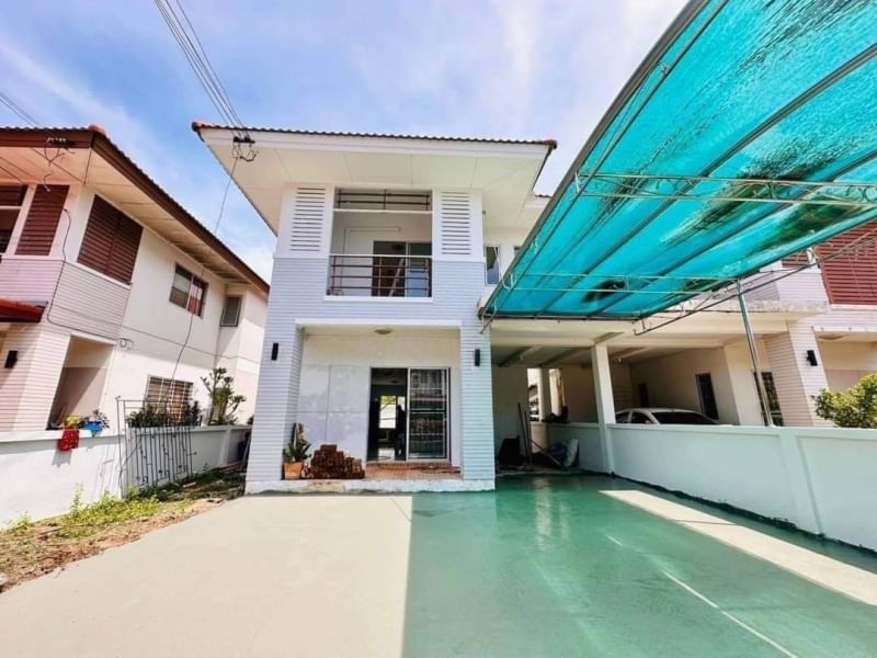 For SaleTownhouseSriracha Laem Chabang Ban Bueng : Sriracha semi-detached house for sale, Home Town project house, Nong Yai Bu, for sale cheap!