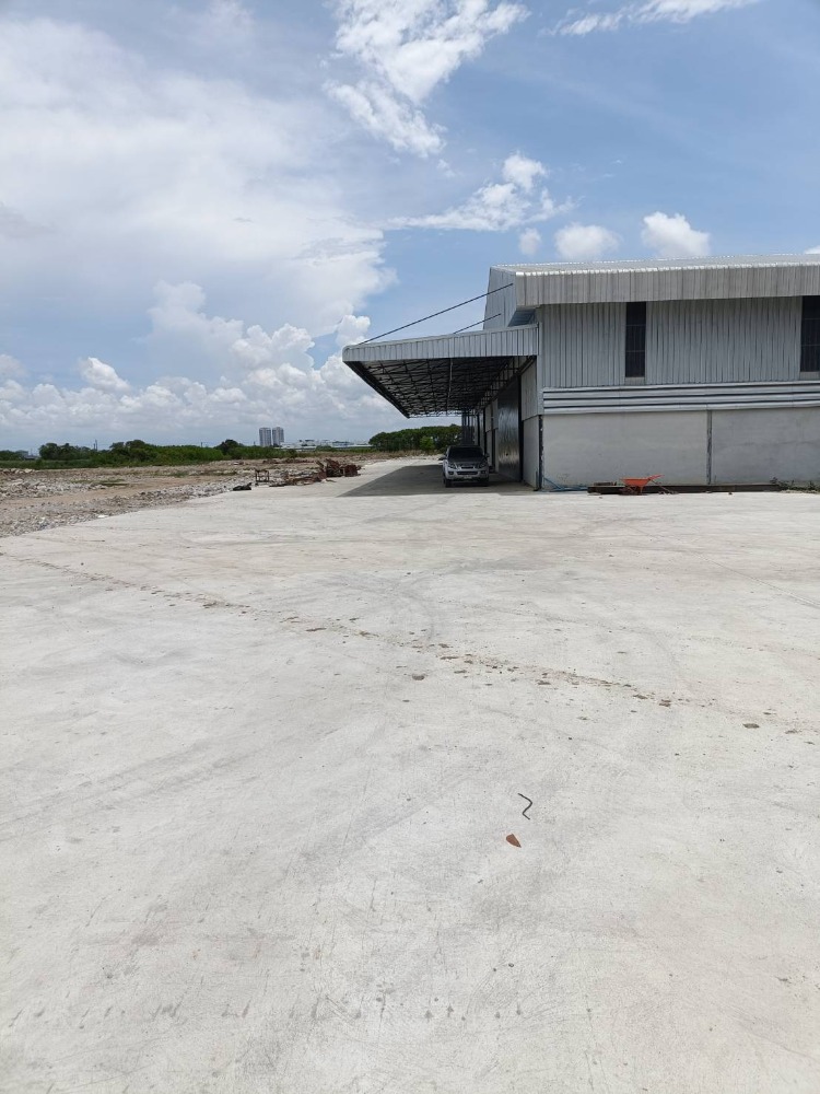 For RentFactoryPattaya, Bangsaen, Chonburi : Factory for rent in the purple zone, Phan Thong District, Chonburi Province, available and ready to use.  Usable area 1400 sq m. Floor load 3 tons/sq m. Far from Amata Nakorn Industrial Estate.