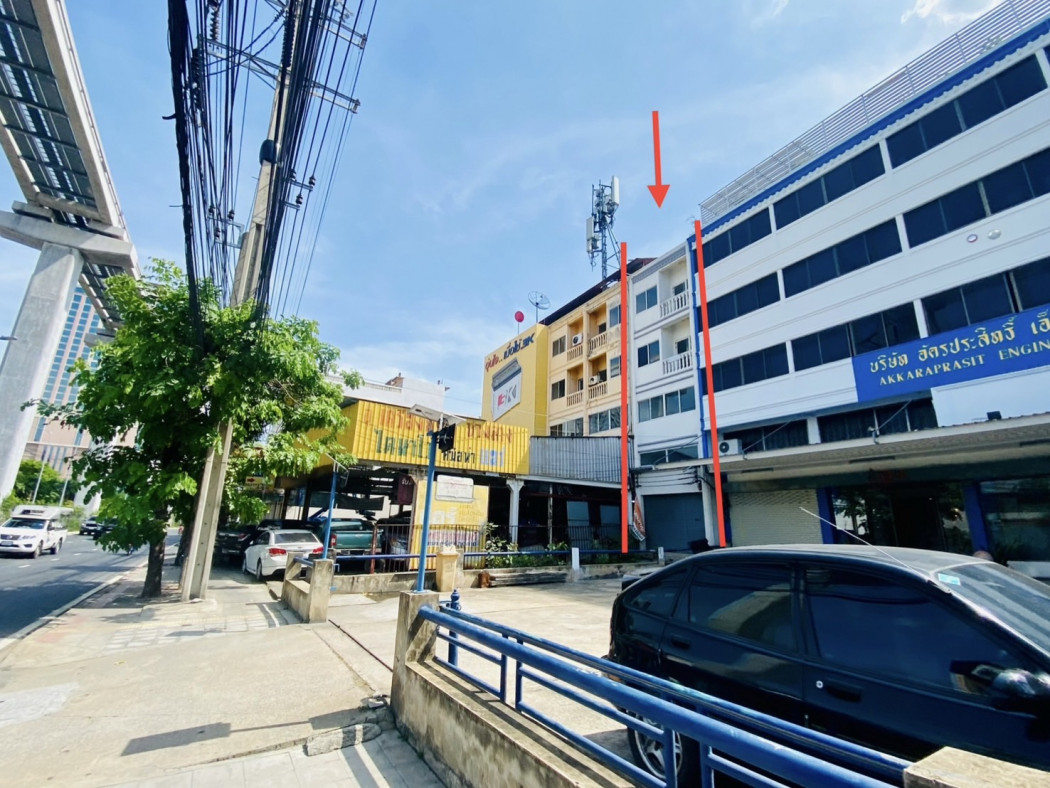 For SaleShophouseRamkhamhaeng, Hua Mak : Commercial building for sale, next to Srinakarin Road, usable area 212 sq m, size 26 sq wa, near MRT Lam Sali Intersection.