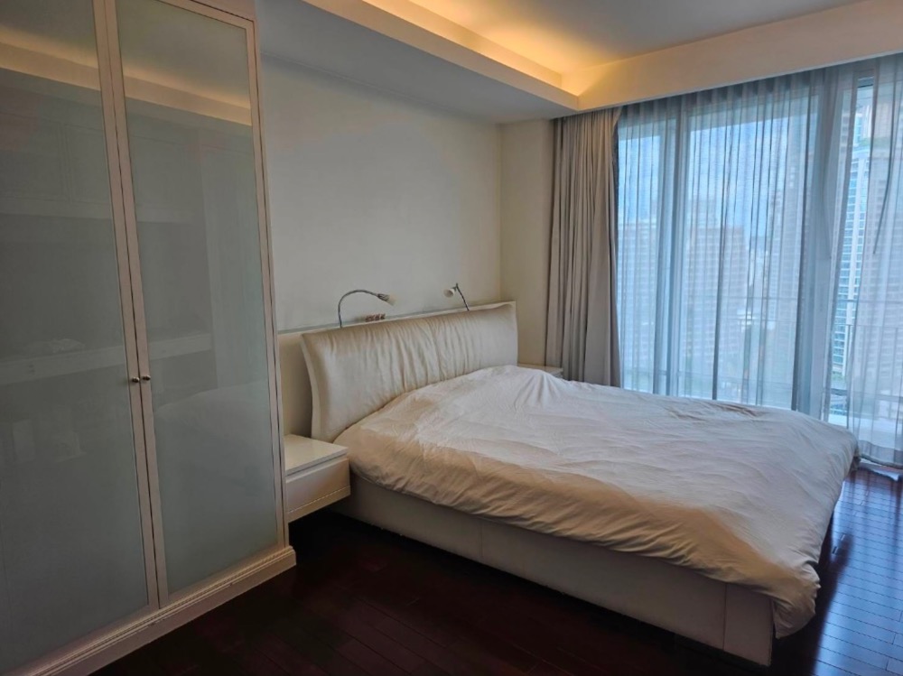 For SaleCondoWitthayu, Chidlom, Langsuan, Ploenchit : Condo for sale, Baan Ratchaprasong (corner room), large room, beautiful, ready to move in, golf course view, near BTS Ratchadamri. If interested, contact Line @841qqlnr