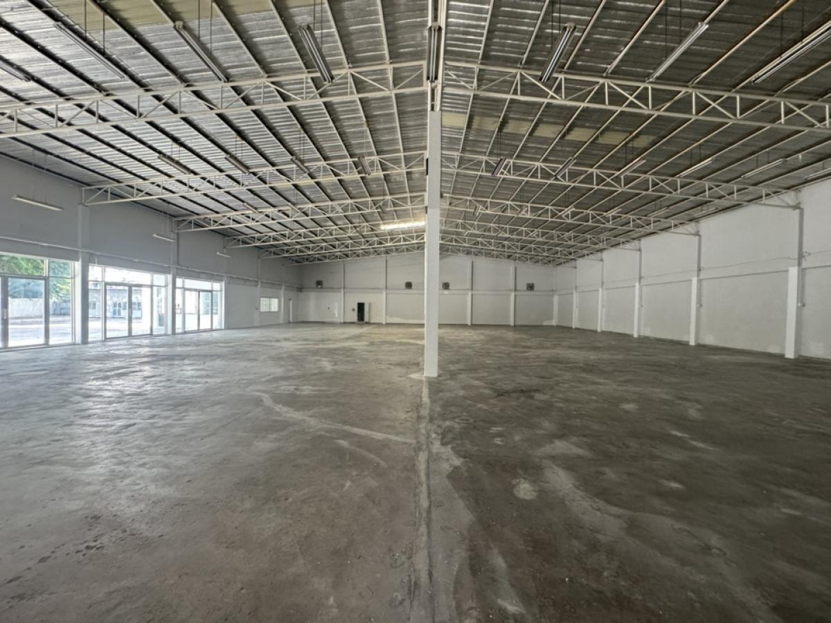 For RentWarehouseRatchadapisek, Huaikwang, Suttisan : 📌Warehouse for rent, 1,000 sq m, Ratchada location, near MRT.