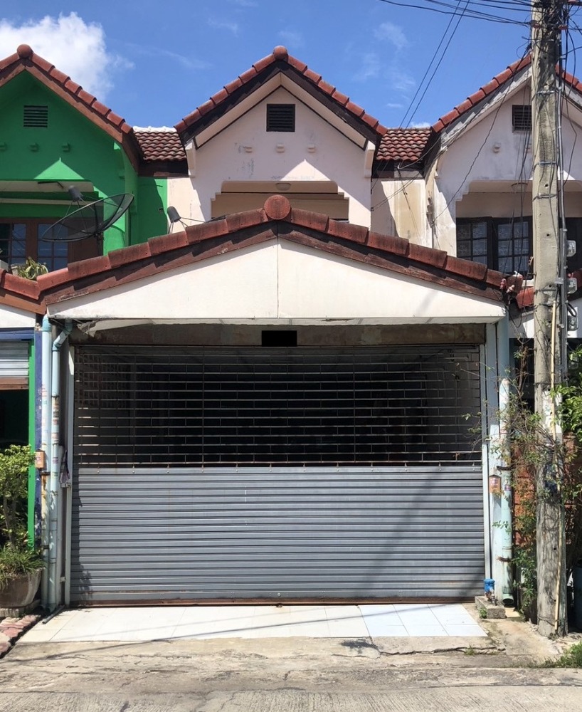 For SaleTownhouseNawamin, Ramindra : Selling cheap!! 2-story townhome, Lert Ubon Village, Watcharaphon, area 18 sq m., 2 bedrooms, 2 bathrooms, ready to add the front of the house and kitchen in the back. Near Thanommit Market