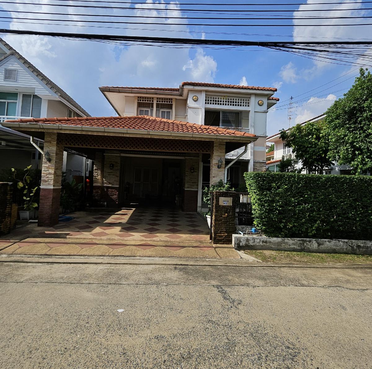 For SaleHouseNonthaburi, Bang Yai, Bangbuathong : Very urgent sale! Single house in Bang Yai District, Nonthaburi, good location, near the market, near the mall, near the BTS, good price, good neighbors, the atmosphere in the village is quiet and safe.