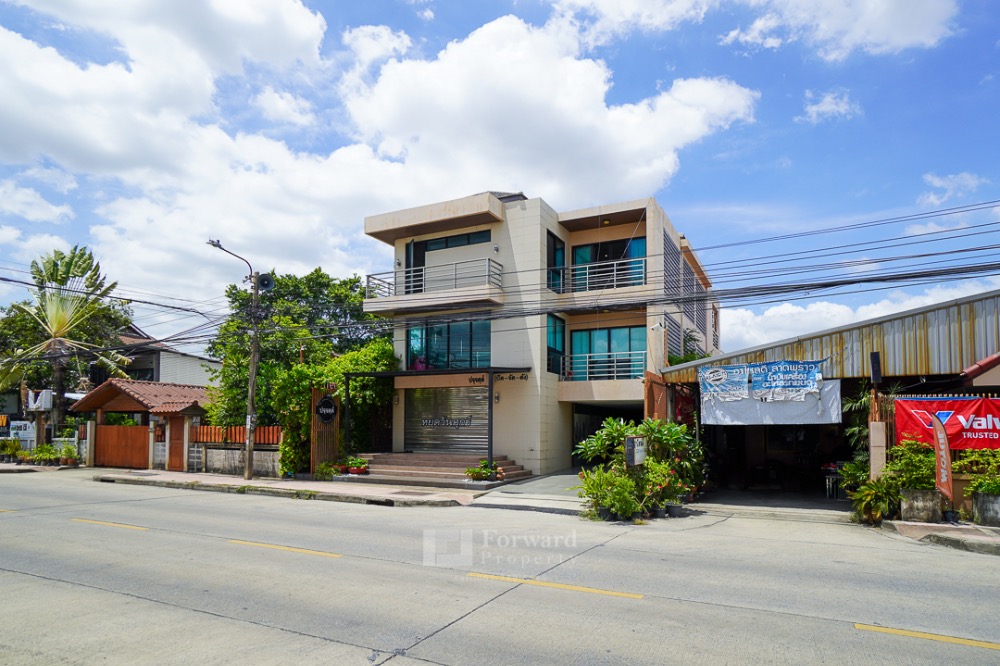 For RentShophouseChokchai 4, Ladprao 71, Ladprao 48, : For rent, large 3-story building, land size 58 sq m., suitable for a clinic, office, rent 95,000 baht per month.