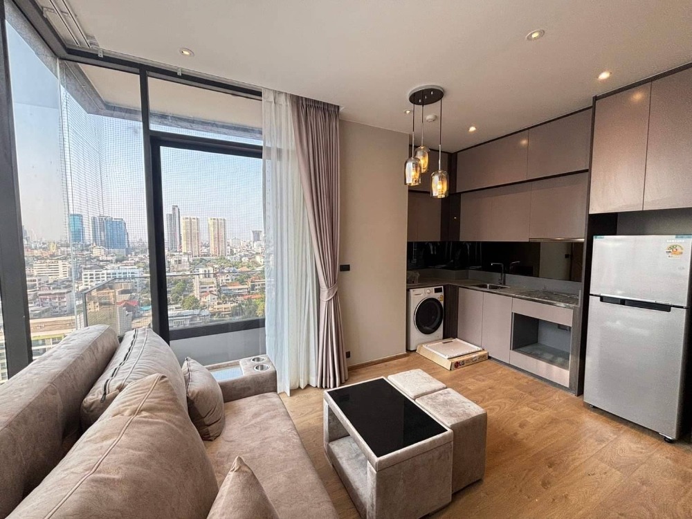 For RentCondoSukhumvit, Asoke, Thonglor : ♦ Luxury Modern ♦ 15+ floor 55.50 sq.m., 2 beds 2 baths | near DONKI Mall 160 m., Health Land 300 m., Ekamai International School 700 m., The Commons 900 m.