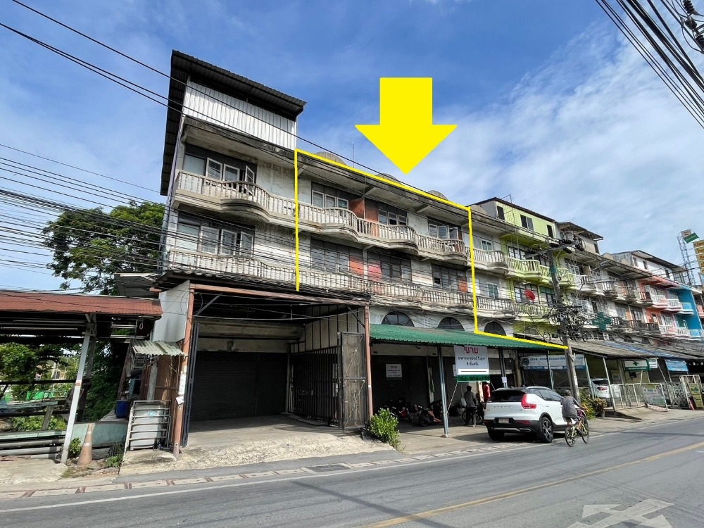 For SaleShophouseSamut Prakan,Samrong : Commercial building for sale, 3 units next to each other, Soi Wat Suan Som School. Mueang Samut Prakan near the expressway